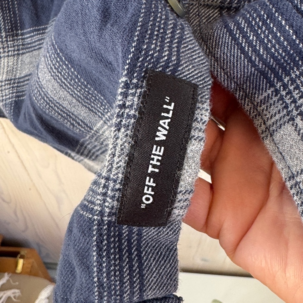 Vans Button Down Shirt Size M - image 4